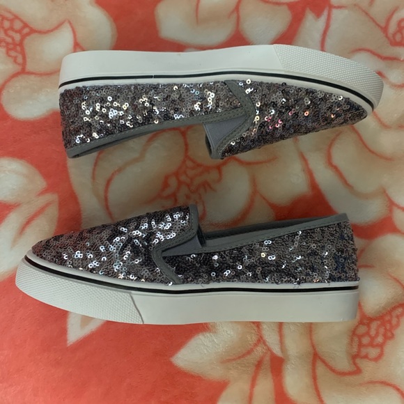 Q by Esquire Shoes - NIB ✨ Silver sequins sneakers
